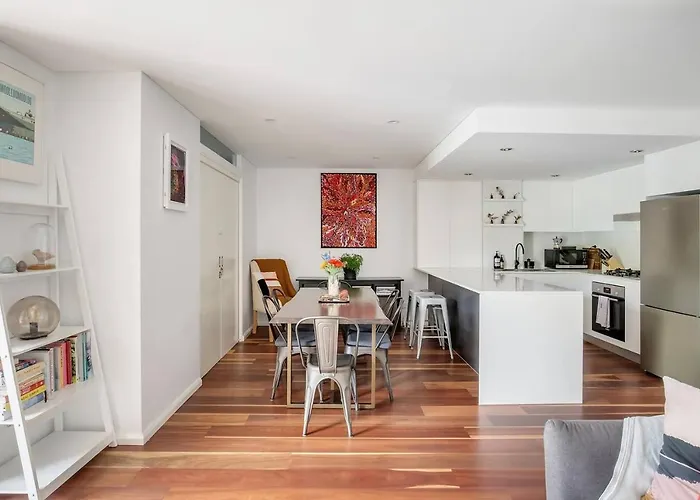 Harbourside At Woolloomooloo With Balcony Views